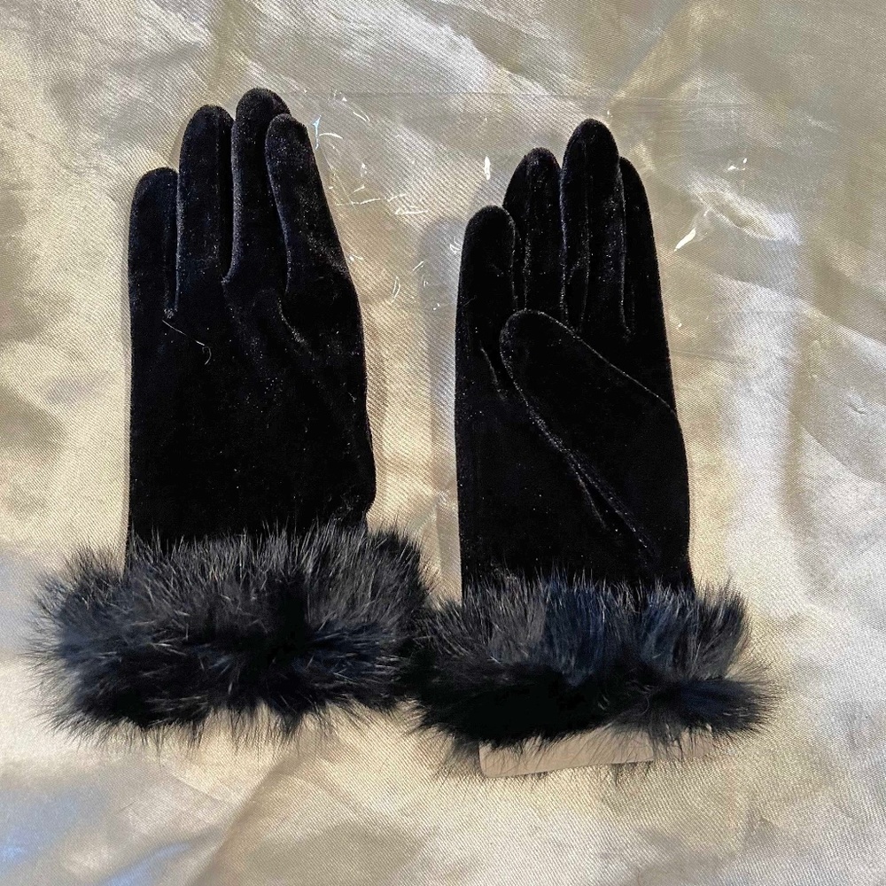 GLOVES, RABBIT FUR CUFFS, BLACK, VELVET, ONE SIZE FITS MOST, TAGS ON, NEVER WORN